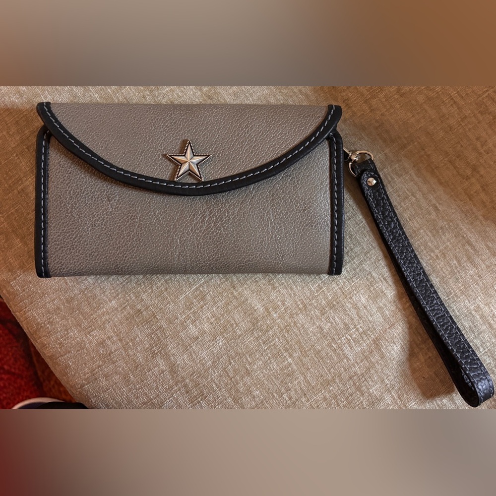 ✨ Handcrafted Cow Hind Leather Silver Star Clutch – Moon Glow, Wristlet Wow ✨